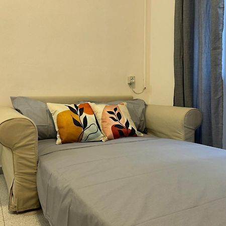 Cozy Tiny Apartment In Милано Екстериор снимка